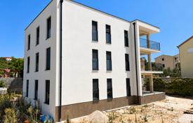 12 odalılar şehir içinde müstakil ev 420 m² Sibenik-Knin'da, Hırvatistan. 1,110,000 €