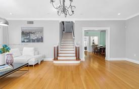 5 odalılar şehir içinde müstakil ev 285 m² Miami'de, Amerika Birleşik Devletleri. $2,499,000