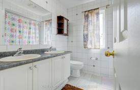 8 odalılar şehir içinde müstakil ev North York'da, Kanada. C$1,617,000