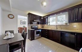 12 odalılar şehir içinde müstakil ev North York'da, Kanada. C$2,484,000