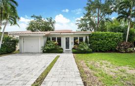 Yazlık ev – Coral Gables, Florida, Amerika Birleşik Devletleri. $1,149,000