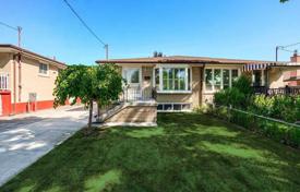 6 odalılar konak Etobicoke'de, Kanada. C$1,359,000