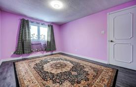 4 odalılar şehir içinde müstakil ev Scarborough'da, Kanada. C$1,180,000