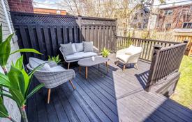7 odalılar şehir içinde müstakil ev Old Toronto'da, Kanada. C$1,548,000