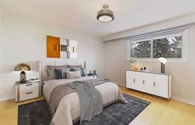 4 odalılar şehir içinde müstakil ev Etobicoke'de, Kanada. C$2,225,000