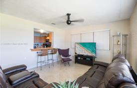 Şehir içinde müstakil ev – North Miami Beach, Florida, Amerika Birleşik Devletleri. $1,625,000