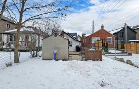 6 odalılar şehir içinde müstakil ev Etobicoke'de, Kanada. C$1,266,000