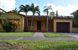 Yazlık ev – Coral Gables, Florida, Amerika Birleşik Devletleri. $875,000
