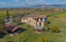 10 odalılar köşk 200 m² Cortona'da, İtalya. 780,000 €