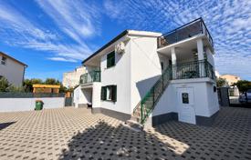 6 odalılar şehir içinde müstakil ev 170 m² Vodice'de, Hırvatistan. 440,000 €