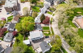 7 odalılar şehir içinde müstakil ev Etobicoke'de, Kanada. C$1,294,000