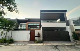 5 odalılar villa 550 m² Pattaya'da, Tayland. $611,000