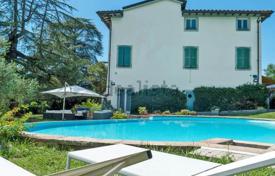 Villa 930 m² Lucca'da, İtalya. 2,400,000 €