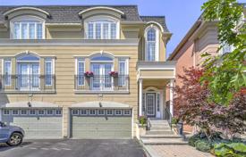 4 odalılar konak North York'da, Kanada. C$1,943,000