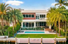 5 odalılar şehir içinde müstakil ev 558 m² Miami'de, Amerika Birleşik Devletleri. $8,300,000
