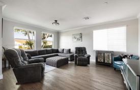 4 odalılar şehir içinde müstakil ev 297 m² Miami'de, Amerika Birleşik Devletleri. $970,000