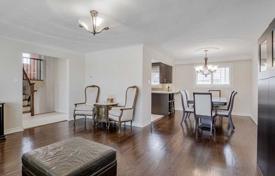 11 odalılar şehir içinde müstakil ev North York'da, Kanada. C$2,164,000