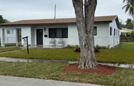 3 odalılar şehir içinde müstakil ev 178 m² North Miami Beach'da, Amerika Birleşik Devletleri. $1,000,000