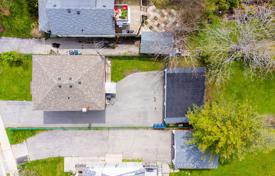 13 odalılar şehir içinde müstakil ev Etobicoke'de, Kanada. C$2,134,000