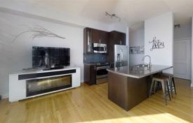 2 odalılar daire Lake Shore Boulevard West'da, Kanada. C$1,174,000