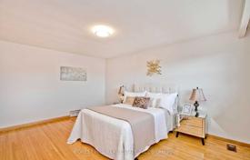 12 odalılar şehir içinde müstakil ev North York'da, Kanada. C$2,136,000
