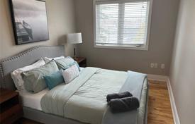 7 odalılar şehir içinde müstakil ev East York'da, Kanada. C$1,700,000