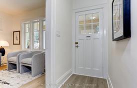 8 odalılar konak Old Toronto'da, Kanada. C$2,064,000