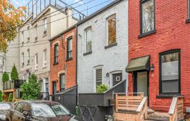 3 odalılar konak Old Toronto'da, Kanada. C$1,179,000