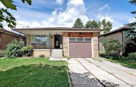 4 odalılar şehir içinde müstakil ev North York'da, Kanada. C$1,293,000