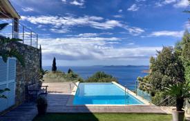 Villa – Rayol-Canadel-sur-Mer, Cote d'Azur (Fransız Rivierası), Fransa. 2,950,000 €