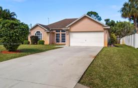 3 odalılar şehir içinde müstakil ev 200 m² Florida'da, Amerika Birleşik Devletleri. $385,000