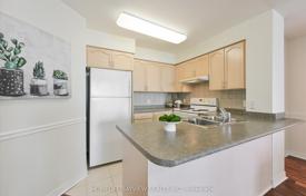 5 odalılar daire North York'da, Kanada. C$880,000