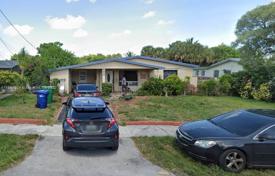 Şehir içinde müstakil ev – Fort Lauderdale, Florida, Amerika Birleşik Devletleri. $460,000