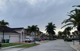 Şehir içinde müstakil ev – West End, Miami, Florida,  Amerika Birleşik Devletleri. $720,000
