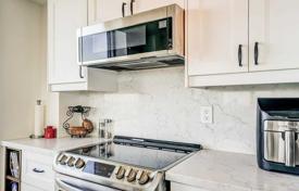6 odalılar daire Etobicoke'de, Kanada. C$908,000