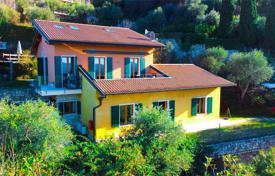 8 odalılar villa 353 m² Torri del Benaco'da, İtalya. 2,400,000 €