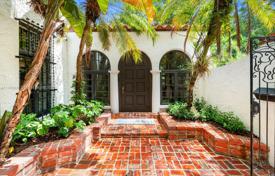 Şehir içinde müstakil ev – Coral Gables, Florida, Amerika Birleşik Devletleri. $3,900,000