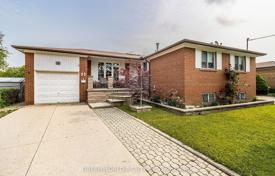 8 odalılar şehir içinde müstakil ev North York'da, Kanada. C$1,294,000