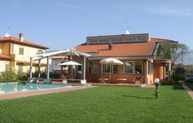 6 odalılar villa 365 m² Forte dei Marmi'de, İtalya. 8,900 € haftalık