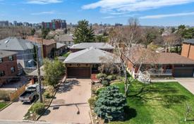 10 odalılar şehir içinde müstakil ev North York'da, Kanada. C$1,806,000