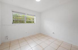 4 odalılar şehir içinde müstakil ev 182 m² Miami'de, Amerika Birleşik Devletleri. $649,000