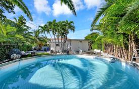3 odalılar şehir içinde müstakil ev 138 m² Miami'de, Amerika Birleşik Devletleri. $1,598,000