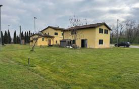 Arsa Pontedera'da, İtalya. 900,000 €