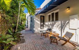 4 odalılar şehir içinde müstakil ev 297 m² Miami'de, Amerika Birleşik Devletleri. $1,595,000