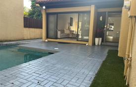 2 odalılar şehir içinde müstakil ev 197 m² Miami'de, Amerika Birleşik Devletleri. $650,000