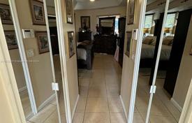 6 odalılar şehir içinde müstakil ev 242 m² Florida'da, Amerika Birleşik Devletleri. $560,000