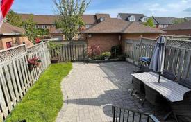 3 odalılar konak Scarborough'da, Kanada. C$1,155,000