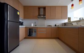 2 odalılar kondominyumda daireler Khlong Toei'de, Tayland. $765,000