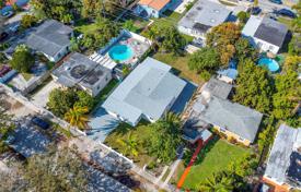Şehir içinde müstakil ev – North Miami, Florida, Amerika Birleşik Devletleri. $750,000