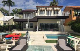 6 odalılar villa Miami sahili'nde, Amerika Birleşik Devletleri. $4,999,000